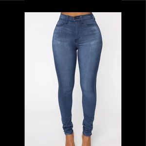 MUST GO!!NWT SUPER SOFT CURVY SKINNY JEANS